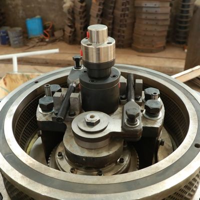 تغذیه آسیاب های گلوله چوب کوچک مصرف خانگی 600 کیلوگرم / H 400 کیلوگرم / H سازگار با محیط زیست